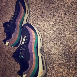 Nike air 95’s used doesn’t come with box
